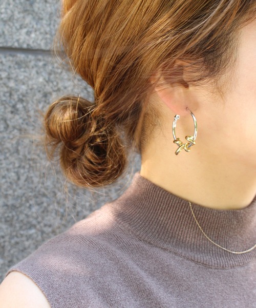 amplis（アンプリス）の「ツイストフープピアス/uneune（ピアス（両耳用）・レディース・シルバー/ゴールド・FREE）」の7枚目の写真