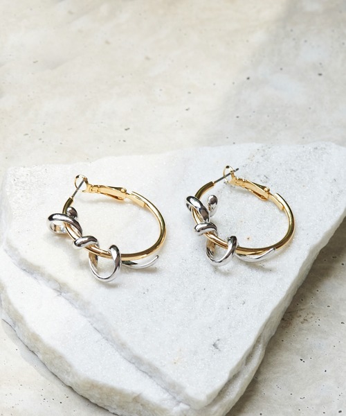 amplis（アンプリス）の「ツイストフープピアス/uneune（ピアス（両耳用）・レディース・シルバー/ゴールド・FREE）」の4枚目の写真