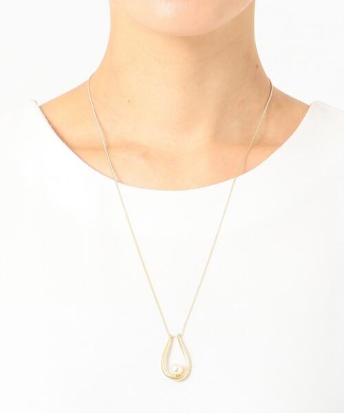 J.PRESS（ジェイプレス）の「【スワロフスキー】ロングパールワントップネックレス（ネックレス・レディース・シルバー系/ゴールド系・F）」の5枚目の写真
