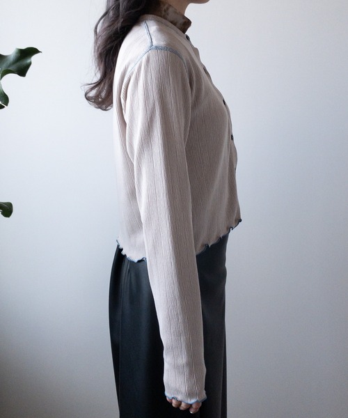 PUBLUX（パブリュクス）の「【PUBLUX/パブリュクス】リップル配色ステッチメローショートカーディガン（カーディガン/ボレロ・レディース・ラベンダー/ベージュ/スミクロ・ﾌﾘ-）」の6枚目の写真