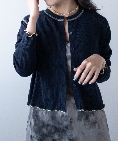 PUBLUX（パブリュクス）の「【PUBLUX/パブリュクス】リップル配色ステッチメローショートカーディガン（カーディガン/ボレロ・レディース・ラベンダー/ベージュ/スミクロ・ﾌﾘ-）」の14枚目の写真