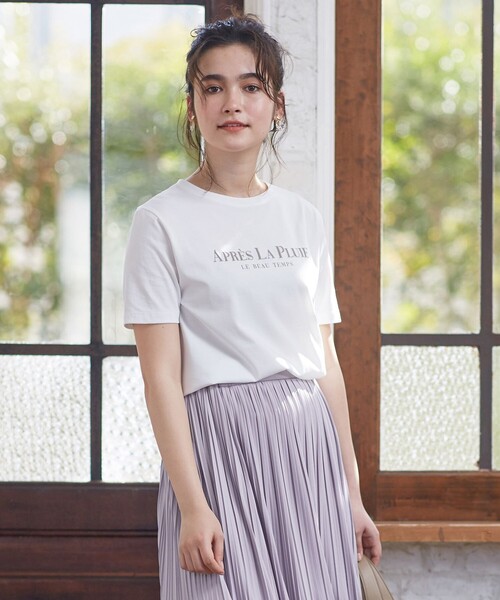 ANY SIS(エニィスィス)の「テキストプリント Tシャツ(Tシャツ/カットソー・レディース・ベージュ系/ホワイト系/ライトグリーン系・2)」の2枚目の写真