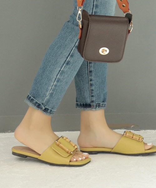 Sorotto ソロット の バンブーbigバックルのフラットソールサンダル サンダル Wear