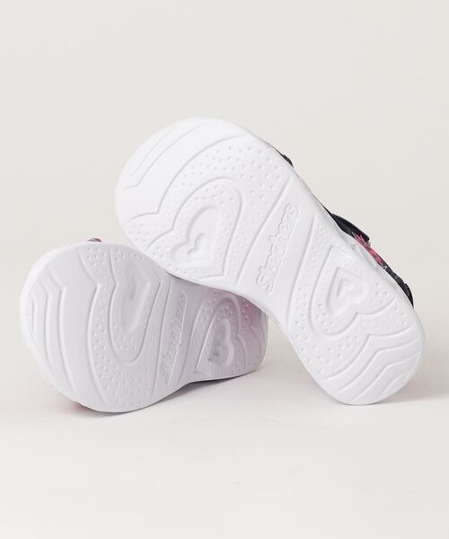 SKECHERS(スケッチャーズ)の「スケッチャーズ HEART LIGHTS SANDALS-SAVVY CA(サンダル・キッズ・ホワイト/ピンク・17.0cm/19.0cm/21.0cm/22.0cm/18.0cm/20.0cm)」の4枚目の写真