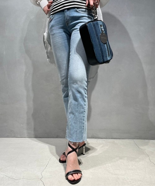 DIESEL（ディーゼル）の「DIESEL FW21 サステナブル デニム レディース フレア ライトブルー カットオフデニム（デニムパンツ・レディース・インディゴブルー・29inch/25inch/27inch/23inch/31inch）」の7枚目の写真