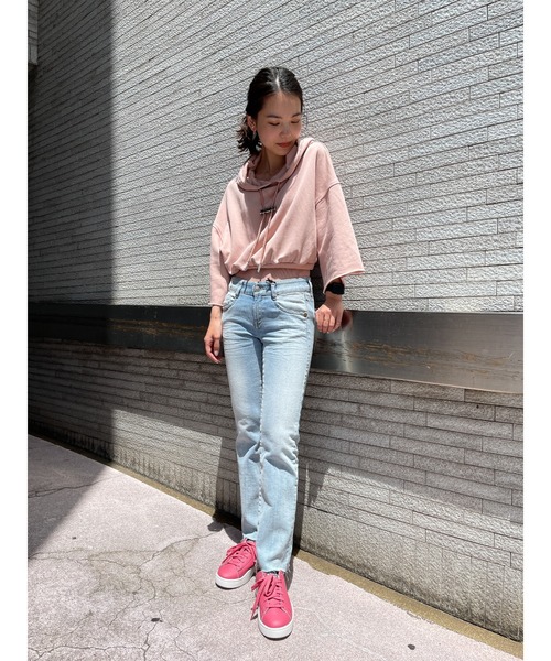 DIESEL（ディーゼル）の「DIESEL FW21 サステナブル デニム レディース フレア ライトブルー カットオフデニム（デニムパンツ・レディース・インディゴブルー・29inch/25inch/27inch/23inch/31inch）」の9枚目の写真