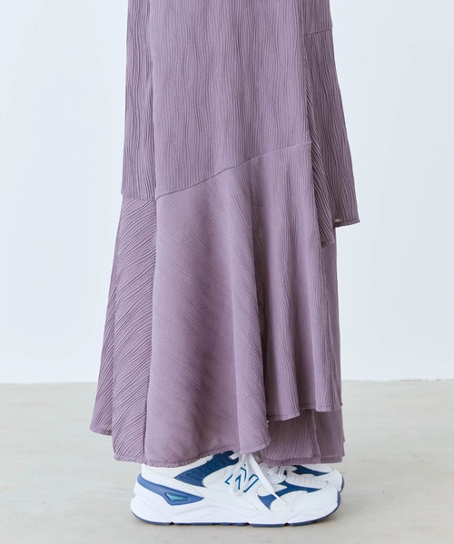 mikke（ミッケ）の「プリーツアシンメトリー切り替えティアードマーメイドスカート（スカート・レディース・チャコールグレー/パープル/イエロー/アイボリー・FREE）」の19枚目の写真
