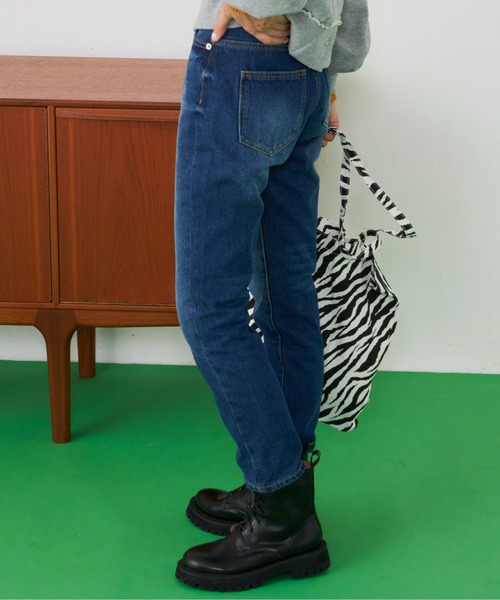 Auntie Rosa Holiday（アンティローザホリデー）の「ハイライズデニムテーパードパンツ / サイズ展開あり（デニムパンツ・レディース・ブラック/ブルー/アイボリー/ダークブルー・SMALL/MEDIUM/LARGE/X-SMALL）」の8枚目の写真