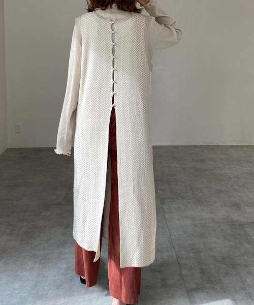 She's Closet（シーズクローゼット）の「前後2wayノースリーブヘリンボーン柄ニットロングジレベスト（ベスト・レディース・ベージュ/ブラック/マスタード・FREE）」の2枚目の写真