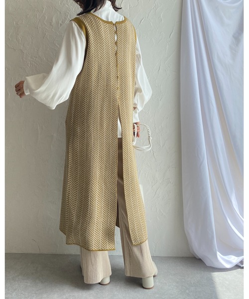 She's Closet（シーズクローゼット）の「前後2wayノースリーブヘリンボーン柄ニットロングジレベスト（ベスト・レディース・ベージュ/ブラック/マスタード・FREE）」の18枚目の写真