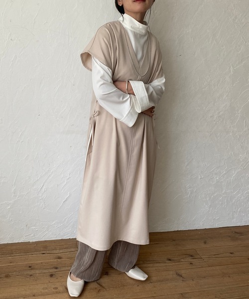 ReNorm（リノーム）の「カフタンジレスリットワンピース（ワンピース・レディース・ベージュ/ブラウン・フリー）」の4枚目の写真