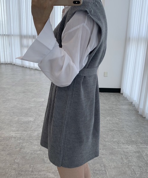 Jasmine Grandiflorum(ジャスミングランディフローラム)の「【Jasmine】Vネックニットベストミニワンピース (SS)(ワンピース・レディース・グレー/ベージュ/ブラック・FREE)」の6枚目の写真