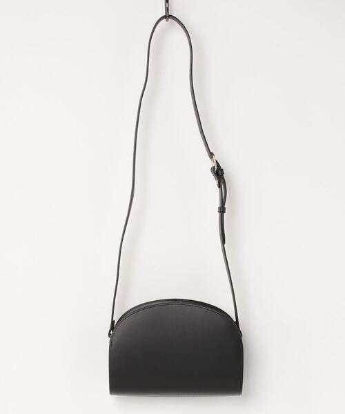 A.P.C.（アーペーセー）の「アーペーセー ドゥミ リュンヌ ショルダーバッグ A.P.C. Demi-Lune BAG（ショルダーバッグ・レディース・ブラック/ダークネイビー/ブラウン系/グレー系その他/ベージュ・FREE）」の6枚目の写真
