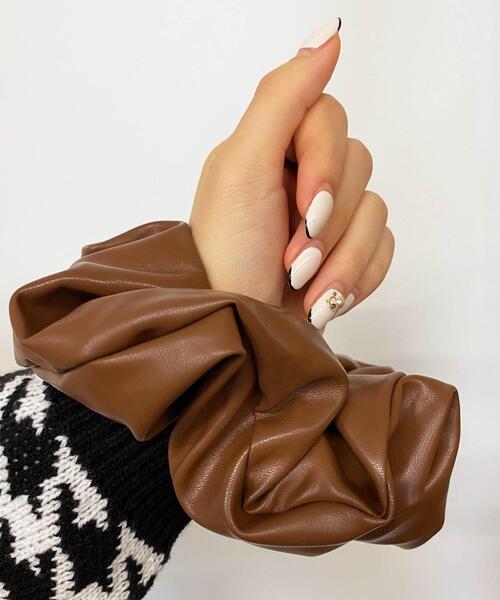 INGNI（イング）の「合皮シュシュ（シュシュ・レディース・ブラウン/モカ/ブラック系その他/ブラック・ONE SIZE）」の9枚目の写真