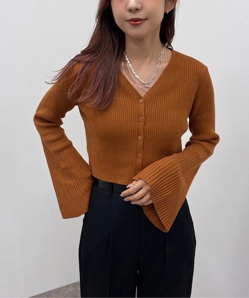 apres jour mignon（アプレジュールミニョン）の「フレア袖カーディガン【ZOZOTOWN限定アイテム】（カーディガン/ボレロ・レディース・グリーン/アイボリー/ブラック/オレンジ・フリー/X-LARGE）」の4枚目の写真