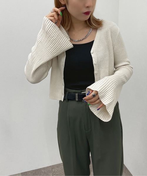 apres jour mignon（アプレジュールミニョン）の「フレア袖カーディガン【ZOZOTOWN限定アイテム】（カーディガン/ボレロ・レディース・グリーン/アイボリー/ブラック/オレンジ・フリー/X-LARGE）」の2枚目の写真