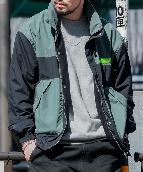 NineMicrophones（ナインマイクロフォンズ）の「Water-repellent NYLON JKT（ブルゾン・メンズ・ブラック×グレー/グレー×サックスブルー・MEDIUM/LARGE/X-LARGE）」の11枚目の写真