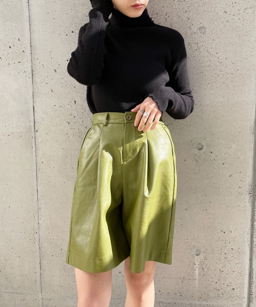 CLEA（クレア）の「フェイクレザータックハーフパンツ（その他パンツ・レディース・ブラック/ベージュ/オリーブ・FREE）」の11枚目の写真