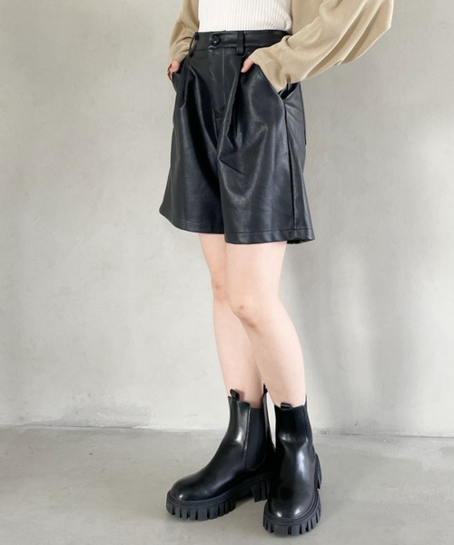 CLEA（クレア）の「フェイクレザータックハーフパンツ（その他パンツ・レディース・ブラック/ベージュ/オリーブ・FREE）」の15枚目の写真