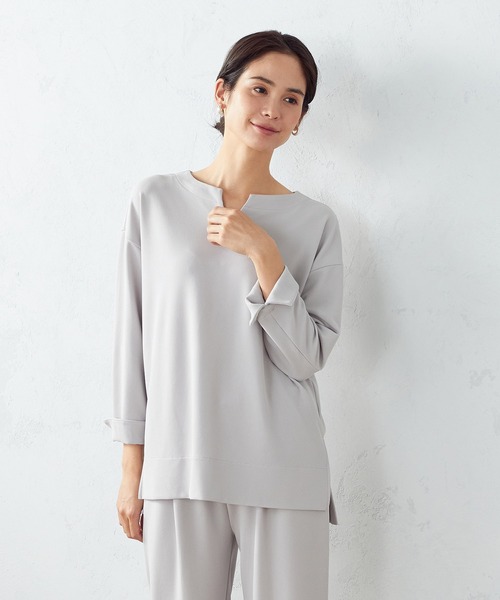 COMME CA ISM(コムサイズム)の「【セットアップ対応】 キーネックカットソー(Tシャツ/カットソー・レディース・ライトグレー/ブラック/ネイビー・MEDIUM/LARGE)」の4枚目の写真