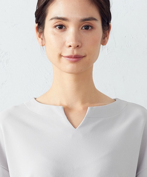 COMME CA ISM(コムサイズム)の「【セットアップ対応】 キーネックカットソー(Tシャツ/カットソー・レディース・ライトグレー/ブラック/ネイビー・MEDIUM/LARGE)」の15枚目の写真