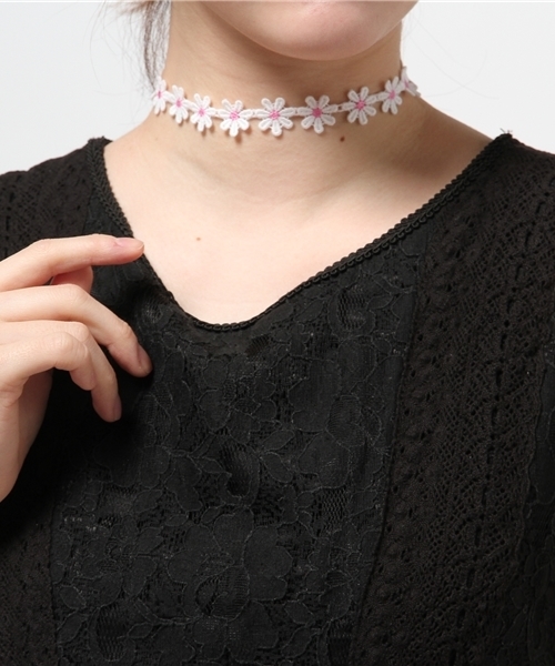 WEGO(ウィゴー)の「WEGO/フラワーレースチョーカー(ネックレス・レディース・パープル/イエロー/ピンク・FREE)」の4枚目の写真