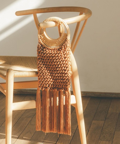 CLANE(クラネ)の「FRINGE BRAID BAMBOO BAG(かごバッグ・レディース・グレー/キャメル・FREE)」の1枚目の写真