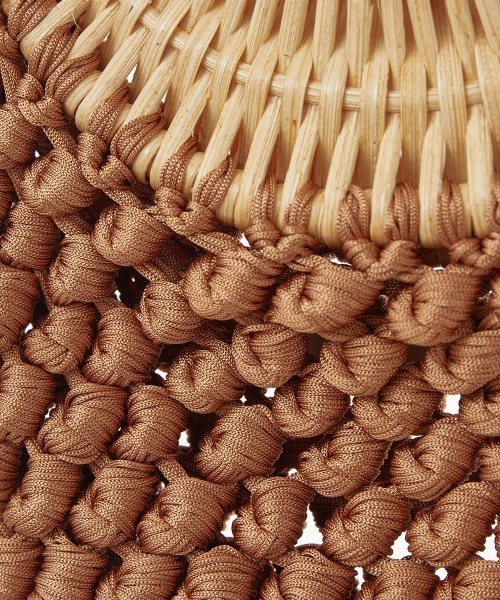 CLANE(クラネ)の「FRINGE BRAID BAMBOO BAG(かごバッグ・レディース・グレー/キャメル・FREE)」の4枚目の写真