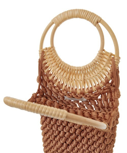 CLANE(クラネ)の「FRINGE BRAID BAMBOO BAG(かごバッグ・レディース・グレー/キャメル・FREE)」の3枚目の写真