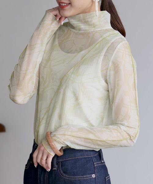 HER CLOSET（ハークローゼット）の「【shemoshelly】前後2WAYオリジナル柄ハイネックシアートップス（Tシャツ/カットソー・レディース・ブラウン/グリーン/アイボリー・M）」の17枚目の写真