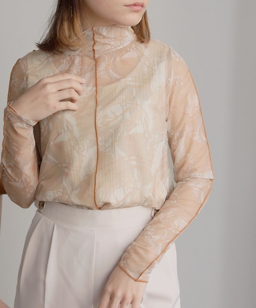 HER CLOSET（ハークローゼット）の「【shemoshelly】前後2WAYオリジナル柄ハイネックシアートップス（Tシャツ/カットソー・レディース・ブラウン/グリーン/アイボリー・M）」の13枚目の写真