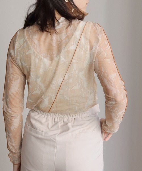 HER CLOSET（ハークローゼット）の「【shemoshelly】前後2WAYオリジナル柄ハイネックシアートップス（Tシャツ/カットソー・レディース・ブラウン/グリーン/アイボリー・M）」の15枚目の写真