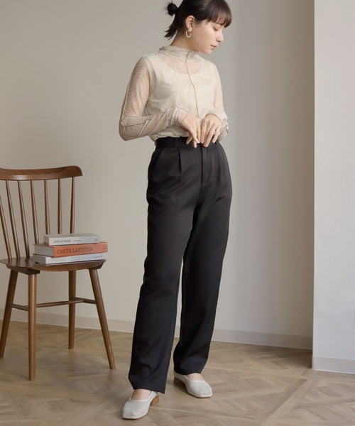 HER CLOSET（ハークローゼット）の「【shemoshelly】前後2WAYオリジナル柄ハイネックシアートップス（Tシャツ/カットソー・レディース・ブラウン/グリーン/アイボリー・M）」の10枚目の写真