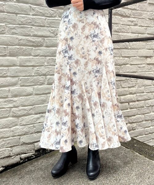 MAJESTIC LEGON(マジェスティックレゴン)の「アンニュイフラワーマーメイドスカート(スカート・レディース・ベージュ系その他2/イエロー系その他・MEDIUM)」の3枚目の写真