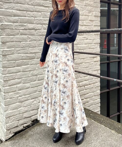 MAJESTIC LEGON(マジェスティックレゴン)の「アンニュイフラワーマーメイドスカート(スカート・レディース・ベージュ系その他2/イエロー系その他・MEDIUM)」の6枚目の写真