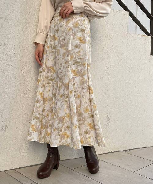 MAJESTIC LEGON(マジェスティックレゴン)の「アンニュイフラワーマーメイドスカート(スカート・レディース・ベージュ系その他2/イエロー系その他・MEDIUM)」の12枚目の写真