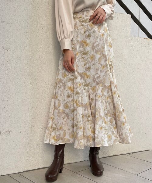 MAJESTIC LEGON(マジェスティックレゴン)の「アンニュイフラワーマーメイドスカート(スカート・レディース・ベージュ系その他2/イエロー系その他・MEDIUM)」の13枚目の写真