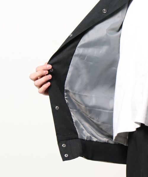 Ressaca（レサーカ）の「オーバーサイズ ピーチスキン スタジャン バーシティジャケット（スタジャン・メンズ・ブラック/ベージュ/ブルー/グリーン・M/L）」の11枚目の写真