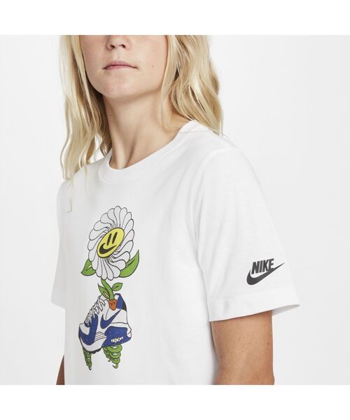NIKE(ナイキ)の「ナイキ スポーツウェア ジュニア Tシャツ / Nike Sportswear Big Kids' T-Shirt(Tシャツ/カットソー・キッズ・ホワイト/ブラック・S/M/L/XL)」の4枚目の写真