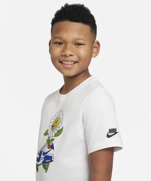 NIKE(ナイキ)の「ナイキ スポーツウェア ジュニア Tシャツ / Nike Sportswear Big Kids' T-Shirt(Tシャツ/カットソー・キッズ・ホワイト/ブラック・S/M/L/XL)」の11枚目の写真
