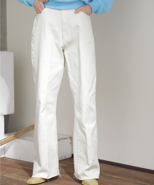 CIMARRON(シマロン)の「(CIMARRON)ワイドデニムパンツ(デニムパンツ・レディース・ホワイト/ブルー・25/26)」の1枚目の写真