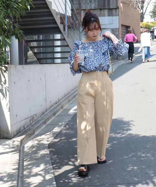 fredy emue（フレディエミュ）の「スクエアフリル花柄ブラウス（シャツ/ブラウス・レディース・ホワイト系その他4/ブラック系その他3/グリーン系その他3/ブルー系その他3・38）」の16枚目の写真