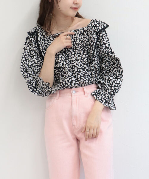 fredy emue（フレディエミュ）の「スクエアフリル花柄ブラウス（シャツ/ブラウス・レディース・ホワイト系その他4/ブラック系その他3/グリーン系その他3/ブルー系その他3・38）」の13枚目の写真