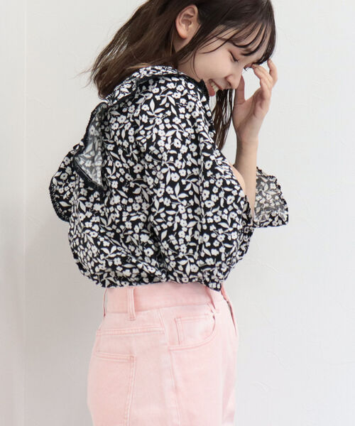 fredy emue（フレディエミュ）の「スクエアフリル花柄ブラウス（シャツ/ブラウス・レディース・ホワイト系その他4/ブラック系その他3/グリーン系その他3/ブルー系その他3・38）」の12枚目の写真