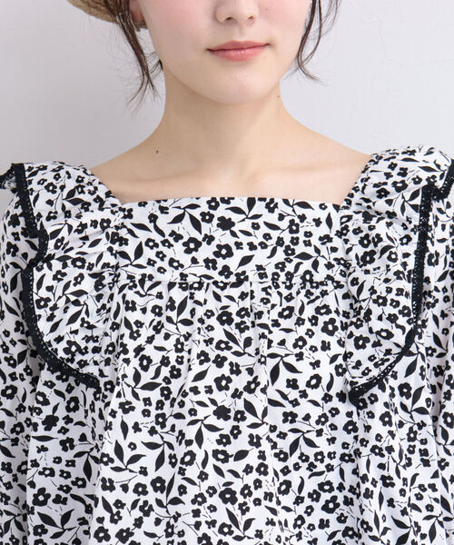 fredy emue（フレディエミュ）の「スクエアフリル花柄ブラウス（シャツ/ブラウス・レディース・ホワイト系その他4/ブラック系その他3/グリーン系その他3/ブルー系その他3・38）」の7枚目の写真