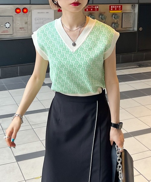 PAGEBOY（ページボーイ）の「モードキカミニベスト（ベスト・レディース・チャコールグレー/ブラック/グリーン系その他・FREE）」の2枚目の写真