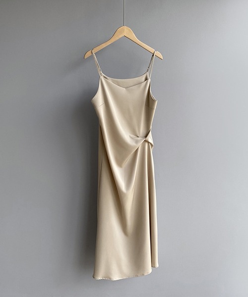 aimoha（アイモハ）の「デザインサテンキャミソールワンピース (SS)（ワンピース・レディース・ブラック/シャンパン/グリーン・LARGE/MEDIUM）」の12枚目の写真