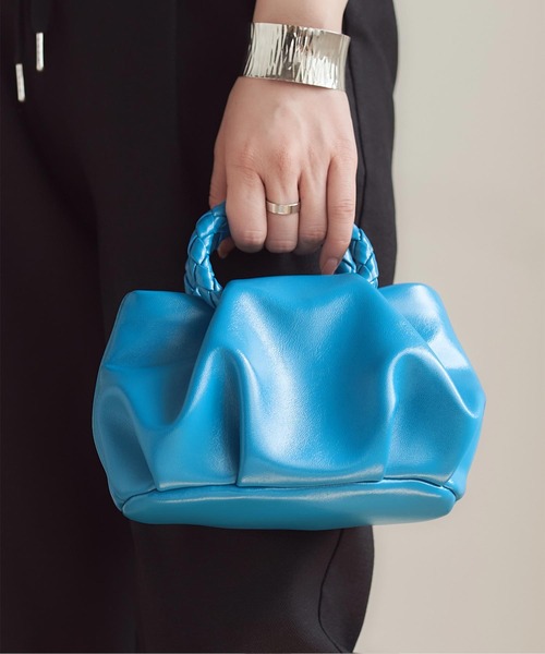 titivate(ティティベイト)の「編みハンドル2wayミニバッグ(ショルダーバッグ・レディース・ブルー/イエロー/ホワイト・FREE)」の2枚目の写真