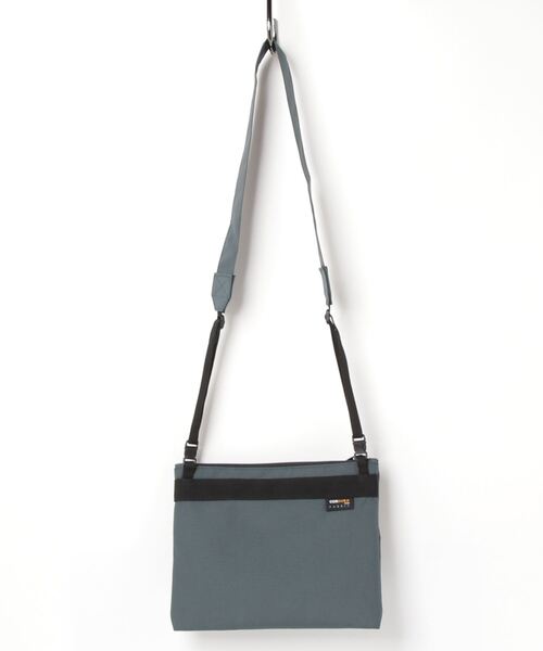 Carhartt WIP(カーハートダブリューアイピー)の「VERNON STRAP BAG(ショルダーバッグ・メンズ・カーキ/ダークネイビー/ライトブラウン・ONE SIZE)」の4枚目の写真