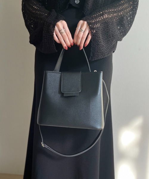 ISOOK(アイスー)の「【ZOZOTOWN限定】2way flap leather bag / 2wayフラップレザーバッグ(ハンドバッグ・レディース・ベージュ/ブラック/カーキ・FREE)」の3枚目の写真